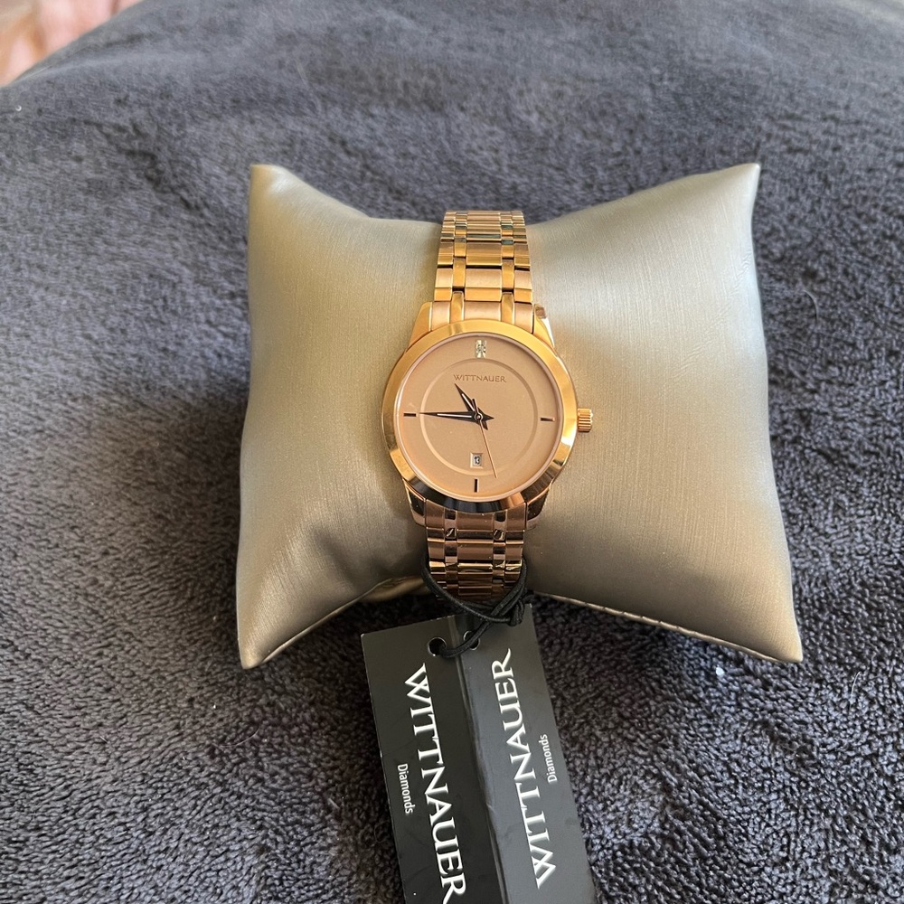 Women's Luxurious Gold Watch